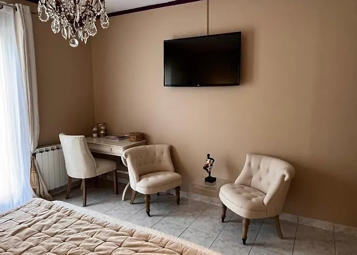 فندق مبيت وإفطار Chez Virginie 4*