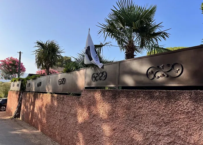 فندق مبيت وإفطار Chez Virginie 4*