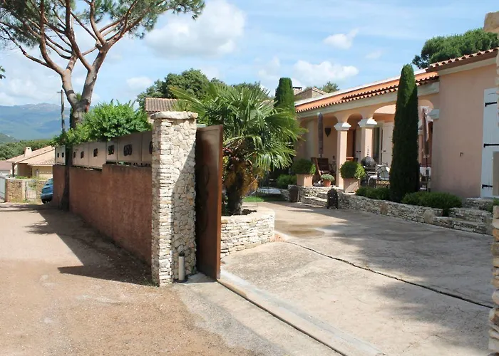 فندق مبيت وإفطار Chez Virginie 4*