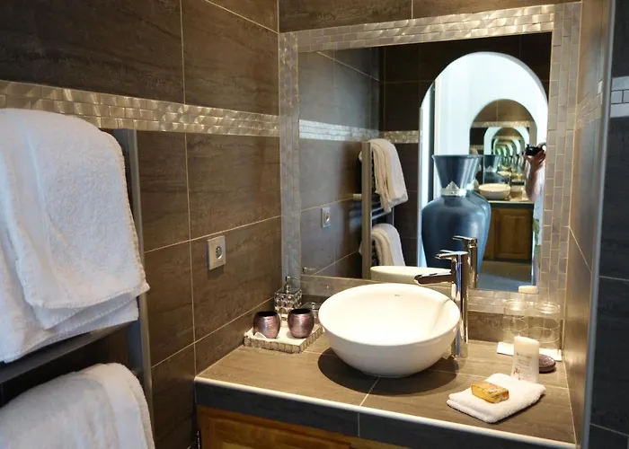 Chez Virginie فندق مبيت وإفطار 4*